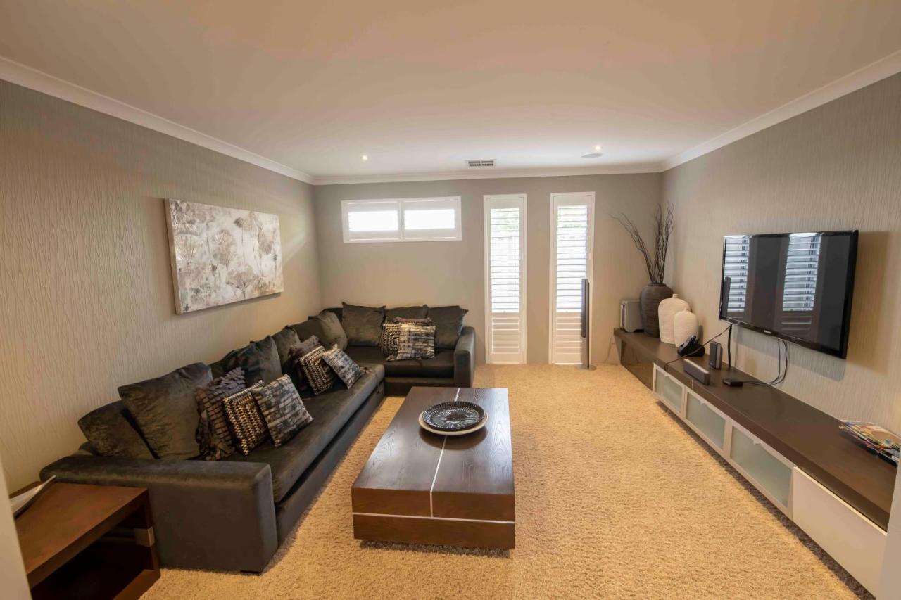 Magnificent Beach Retreat Jindalee Exterior foto
